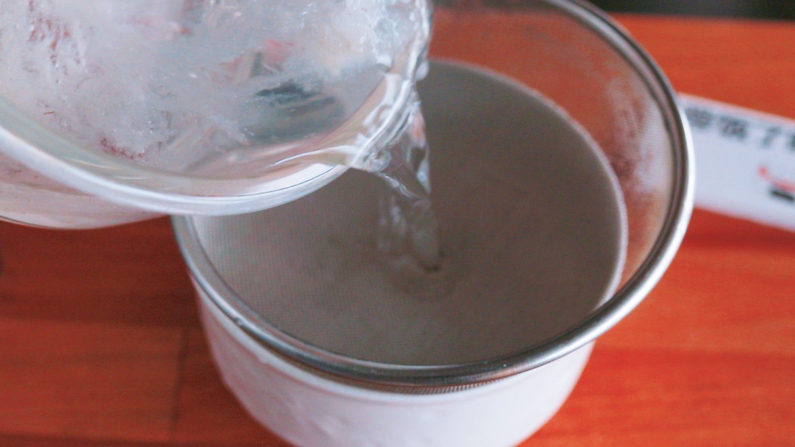 燕窝的做法 用鸡蛋牛奶隔水炖最养人 燕窝的做法|燕窝|燕窝的功效与作用|燕窝的做法|燕窝怎么吃|燕窝怎么做|燕窝怎么炖|