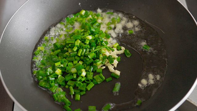 金针菇的做法 葱油蒸用这个方法最入味 金针菇的做法|金针菇的做法|金针菇|金针菇怎么做好吃|