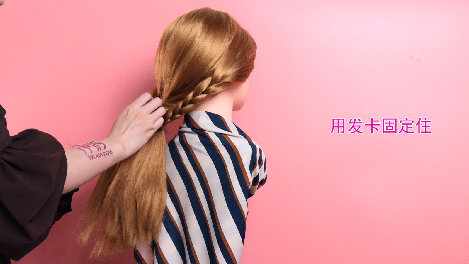 今年流行什么发型 女生流行发型教程 今年流行发型