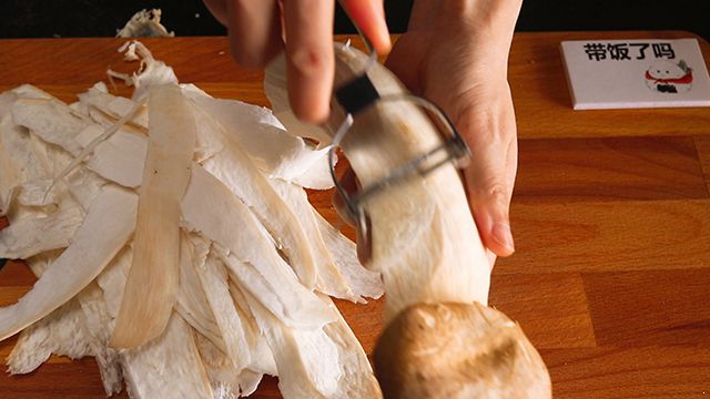 杏鲍菇的做法 这样做出来大概比肉好吃一百倍 杏鲍菇的做法|杏鲍菇的做法|杏鲍菇|