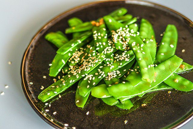 荷兰豆的做法 两个小窍门做出来保证爽脆甜 荷兰豆的做法|荷兰豆的做法|荷兰豆|荷兰豆怎么做|