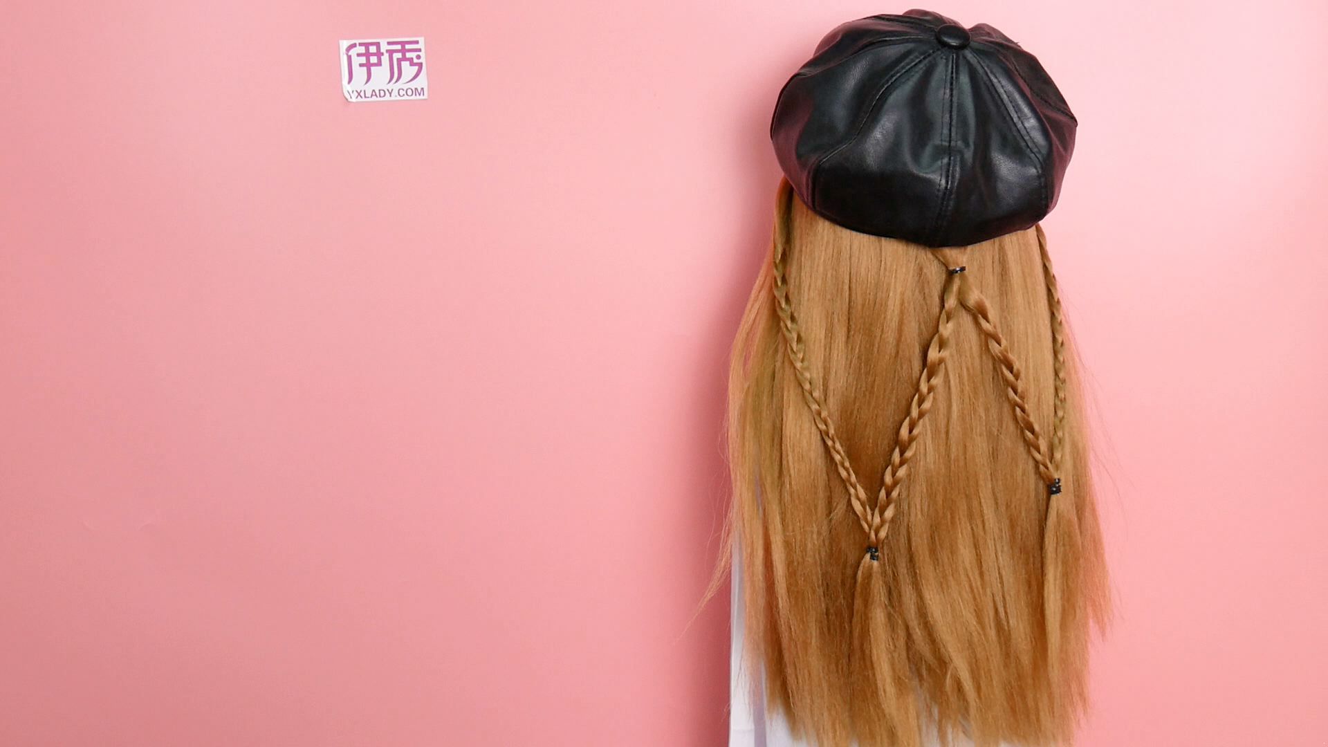 戴帽子发型怎么扎 凹造型必学 戴帽子的发型|戴帽子的发型|衣服|发型|