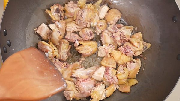 名厨手把手教你正宗新疆大盘鸡的做法 家常简单版好吃又下饭 大盘鸡的做法|大盘鸡|大盘鸡的家常做法|新疆大盘鸡|