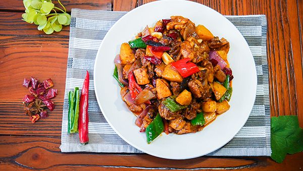 名厨手把手教你正宗新疆大盘鸡的做法 家常简单版好吃又下饭 大盘鸡的做法|大盘鸡|大盘鸡的家常做法|新疆大盘鸡|