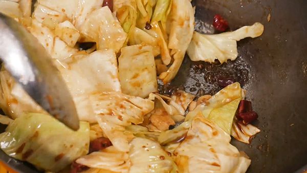 手撕包菜怎么做?大厨亲授正宗做法 又脆又甜 手撕包菜|手撕包菜的做法|手撕包菜怎么做|