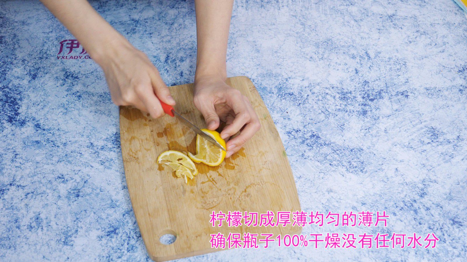 蜂蜜柠檬水的做法 蜂蜜的量一定要漫过柠檬 蜂蜜柠檬水|蜂蜜柠檬水做法|怎么做蜂蜜柠檬水|