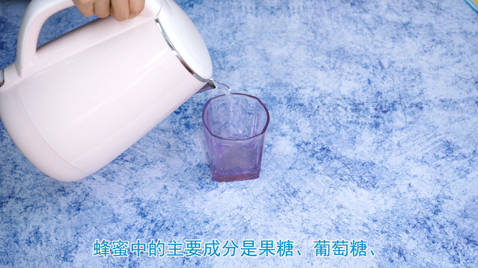 喝蜂蜜水会胖吗 通常是不会的 喝蜂蜜水会胖吗|喝蜂蜜水会胖吗|蜂蜜|发胖|