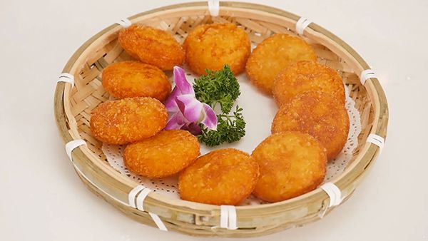 炸南瓜饼的家常做法 不用加水外酥里嫩好吃到哭 南瓜饼的做法|南瓜饼|炸南瓜饼|南瓜饼的家常做法|