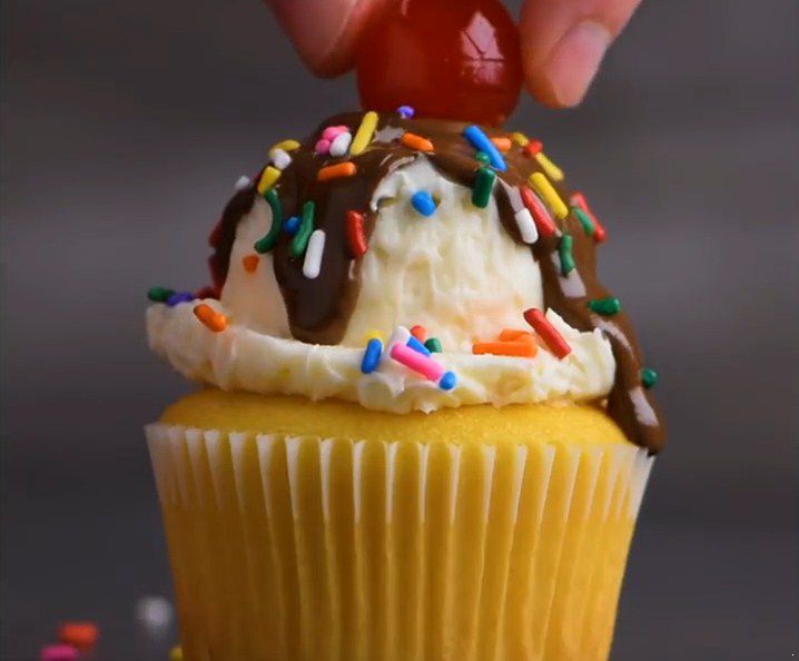 12 Amazing Cupcake Decorating Hacks to Make You Look Like a Pro - Dessert Recipe Ideas by So Yummy.mp4.00_00_51_10.ֹ002_.jpg